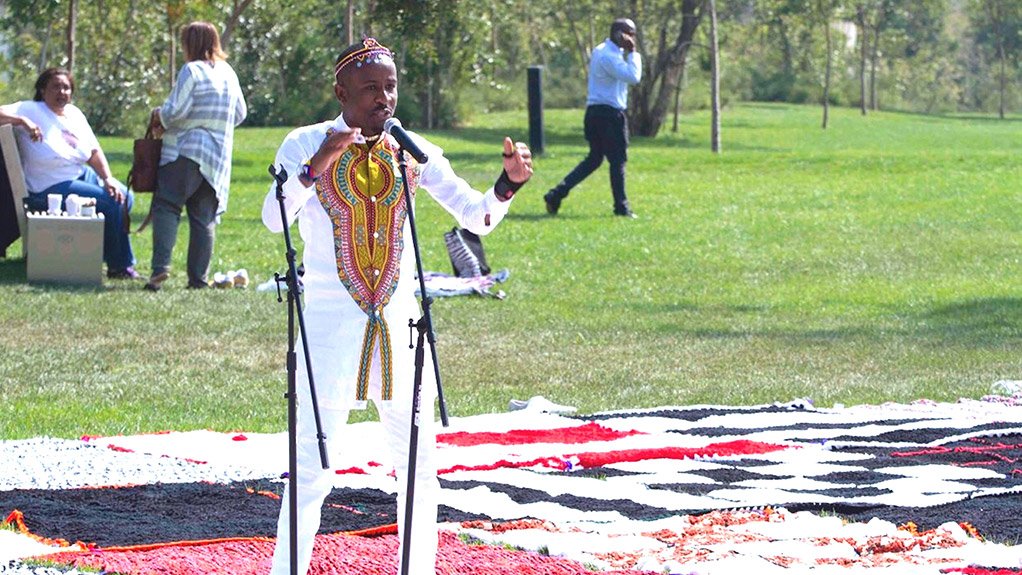Mahlatze vokal sings at 67 Blanket for Nelson Mandela