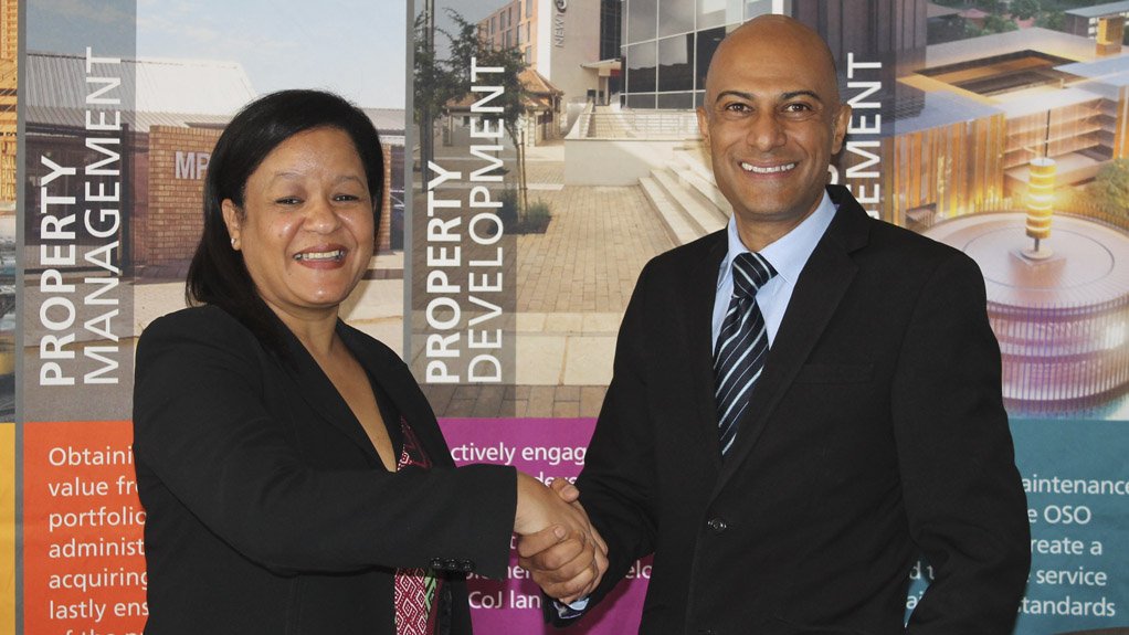 PARTNERSHIP DEAL
Helen Botes and Neil Gopal shake hands at the announcement of the property development programme
