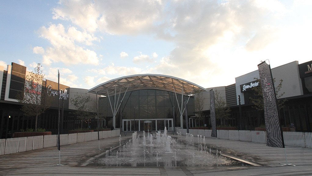Tens of thousands flock to Mall of Africa opening 