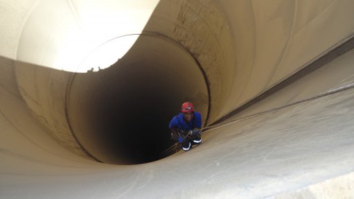 ROPE ACCESS 
The shafts inspected at a KZN hydro scheme were over 700 m long, 6 m in diameter and with 25˚ slopes