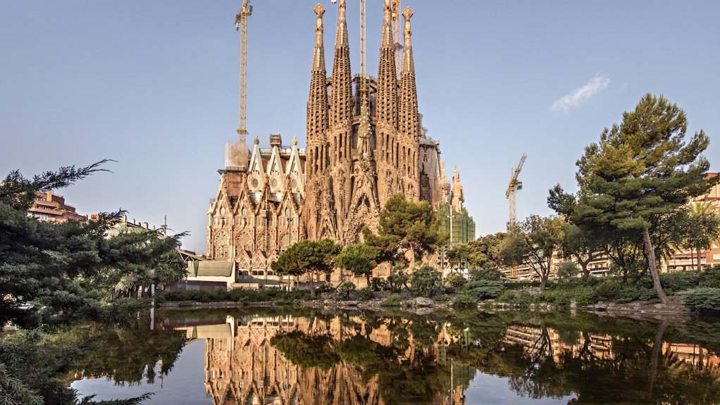 LA SAGRADA FAMILIA BASILICA Stainless steel rebar was selected for the tower structures owing to its high strength, exceptional corrosion resistance and reduced life-cycle costs