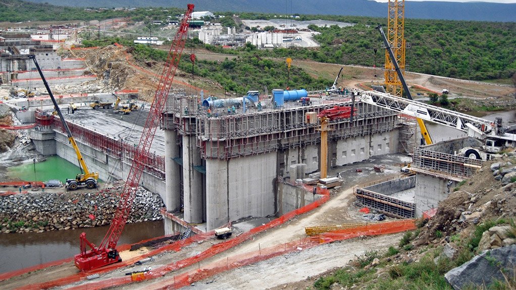 Crane Expert Calls For Infrastructure Spending