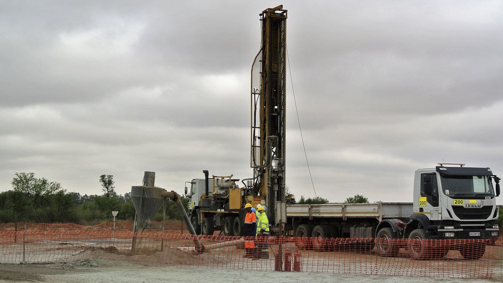 WELLING UP
Tetra4 has drilled and continues to drill wells to tap the natural gas source dome and is exploring markets for the helium and natural gas in the Free State gasfield
