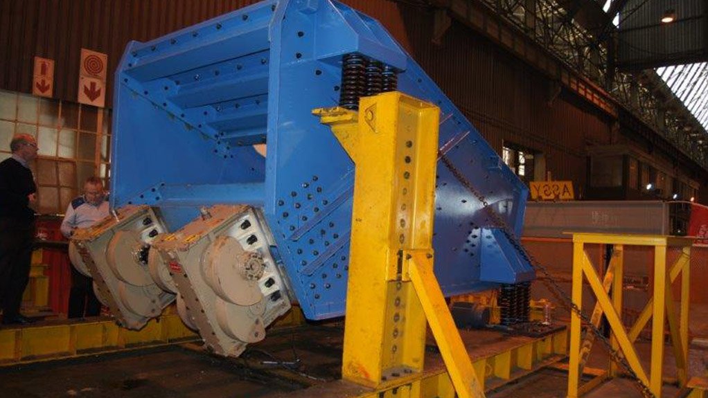 NEW MACHINERY
The vibrating grizzly feeder will assist the Catoca mine in processing more competent material
