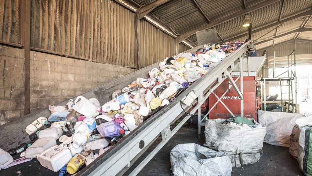 EXPORTS
While exporting recyclable plastic material does bring in foreign exchange, the export of good-quality waste impacts South African recycling operations