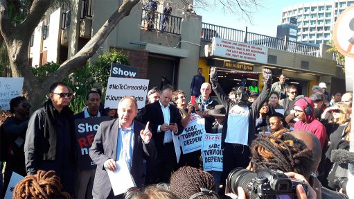 Journalists show united front at Cape Town SABC protest