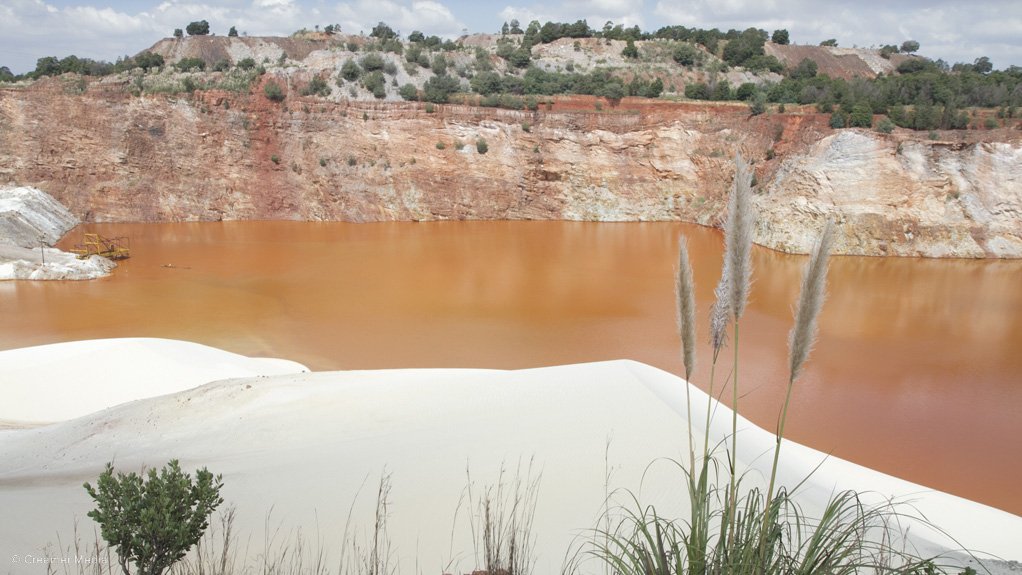 ENVIRONMENTAL IMPACT
Acid mine drainage, which has a high sodium content, has a negative effect on agricultural land when it is discharged into rivers that are used for irrigation 
