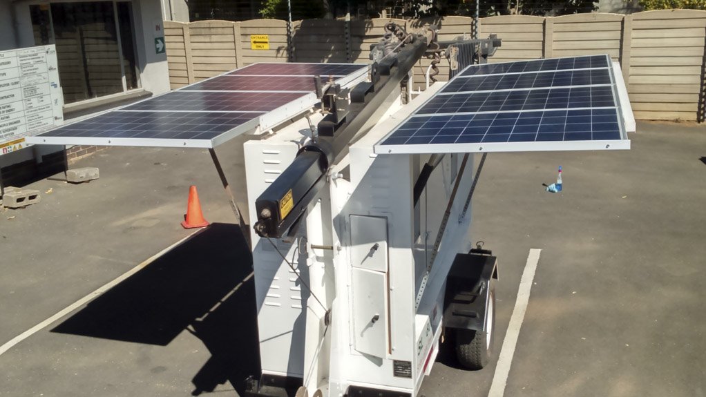 ILLUMINATING 
Trailer-mounted, solar-powered floodlighting systems provide high-powered ambient light over large areas