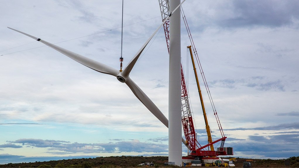 First Loeriesfontein wind turbine lift completed