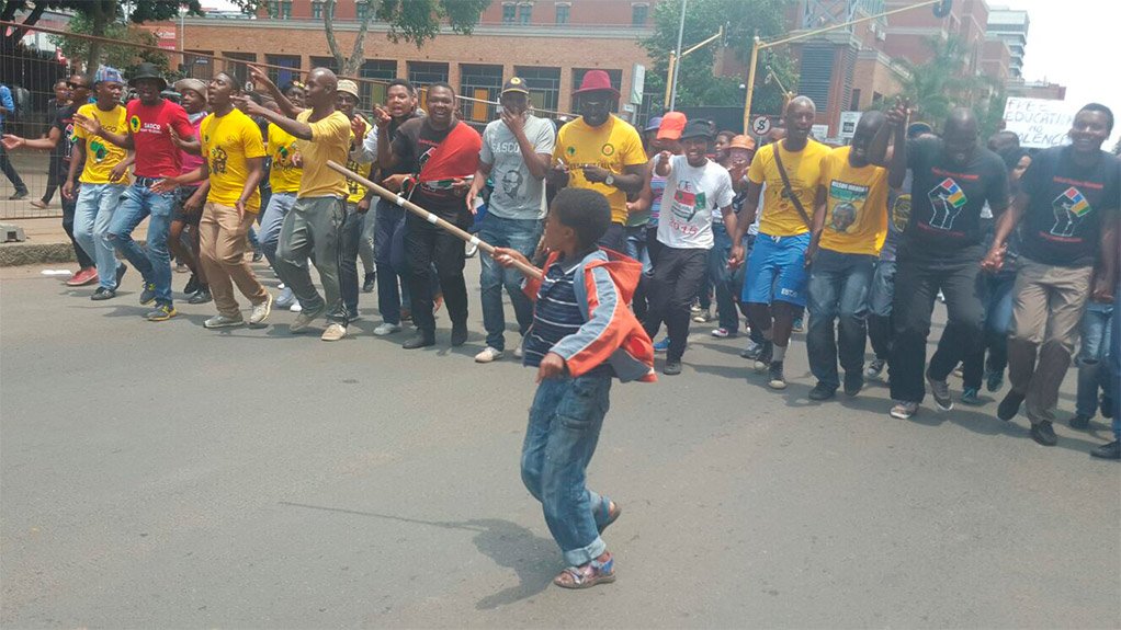 'Lazy' Sasco using high schoolers for Fees Must Fall – Cosas