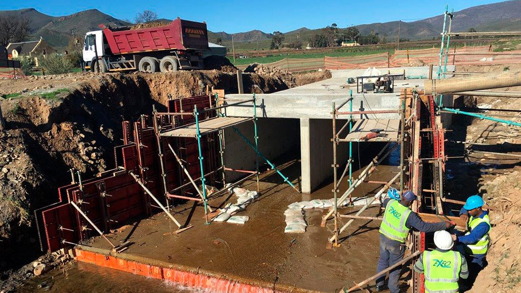WC: Repairs to flood-damaged roads near Worcester and De Doorns