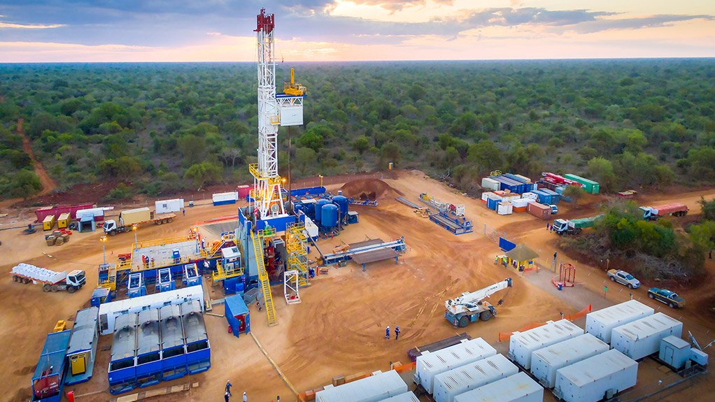 FIELD DEVELOPMENT The SMP-105 drill rig in action in Temane, Mozambique
