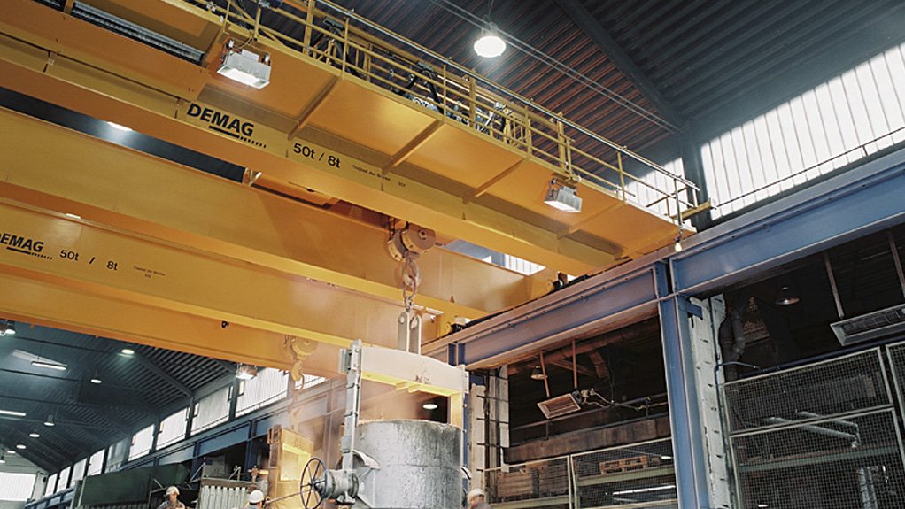 REDUCED LOAD SWAY
The Dedrive Pro 880 reduces load sway using a mathematical model, allowing for safer crane operation in applications such as the handling of molten ore in foundries
