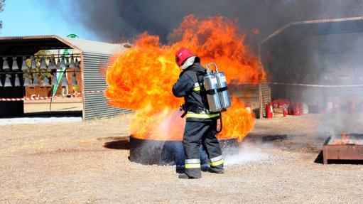 This backpack fast response system uses foam mist to extinguish all classes of fires