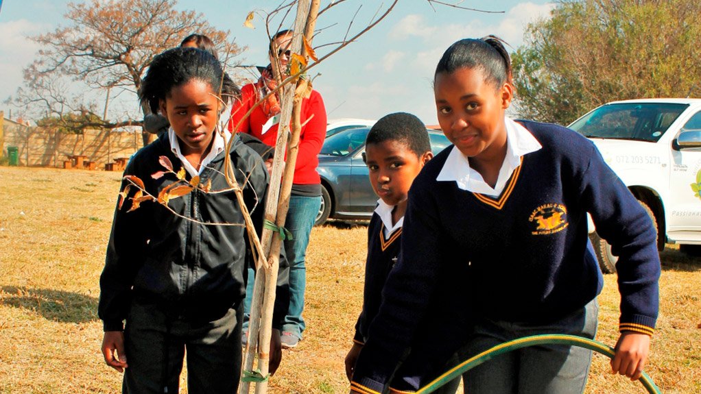 Atlas Copco gets down to earth on Nelson Mandela Day