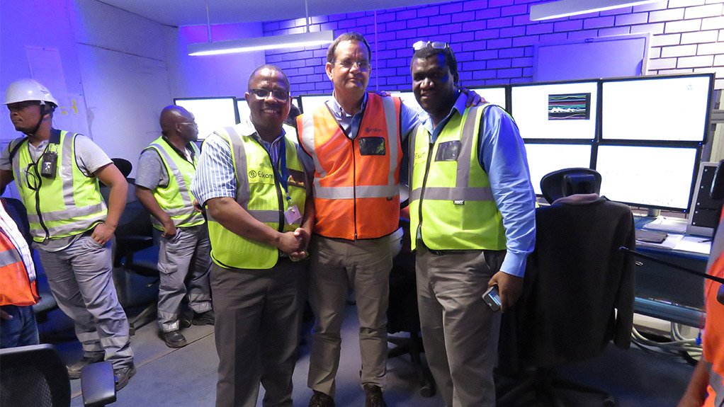 Medupi team celebrates Unit 5 milestone (from left to right): Deputy Project Director:  Sifiso Mazibuko, Power Station Manager: Johan Prinsloo, Project Director: Phillip Dukashe.