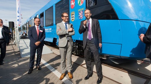Alstom unveils emission-free Coradia iLint locomotive