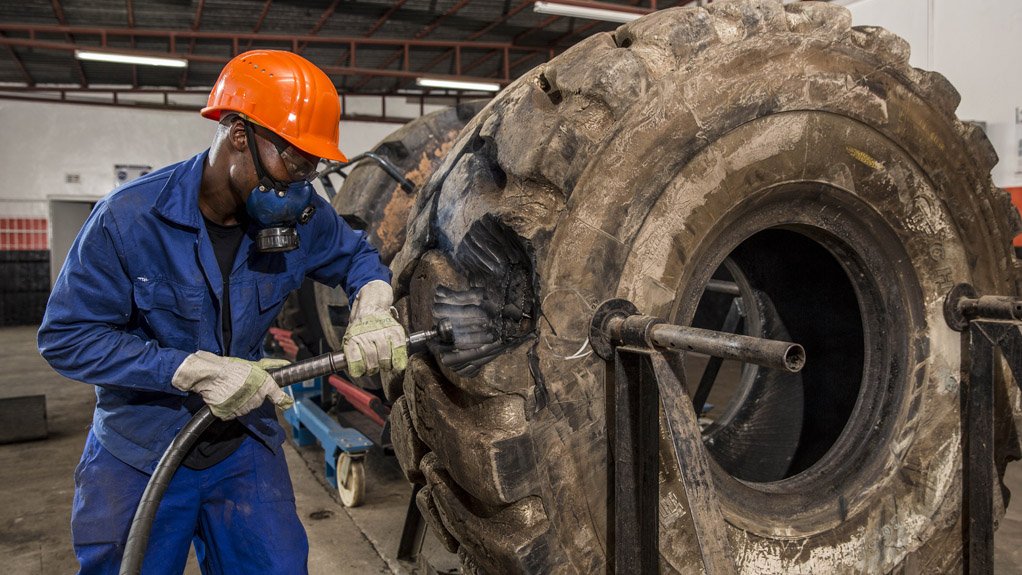 LARGE INJURY REPAIR
Kal Tire has the expertise to repair large injuries on ultra-class tyres up to 63-inch
