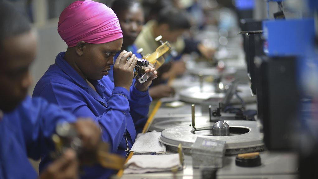 DIFFICULT DAYS In 2015, diamond cutters MotiGanz, Leo Schachter Diamonds, and Teemane Manufacturing Company closed their plants in Botswana which resulted in 500 job losses 