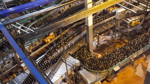 BANKING BOTTLES
The drive system has been implemented at breweries around the country to lower costs and improve the efficiency of bottling conveyor systems
