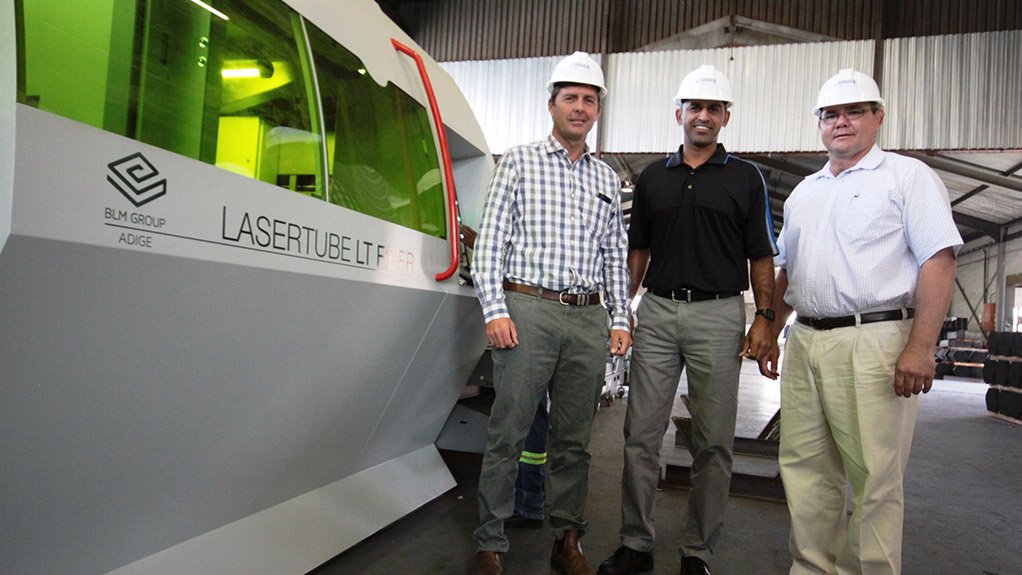 L – R: Grant Mackenzie, Director, Qinisa Steel Solutions; Jerry Govender, Managing Director, Qinisa Steel Solutions; Neil Labuschagne, Technical Sales – Tube Division, First Cut