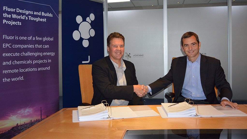 From left to right:
Lourens Coetzer, Vice President, Technology Contracting,  Sasol Group Technology and Alejandro Escalona, Fluor General Manager, sub-Saharan Africa.
