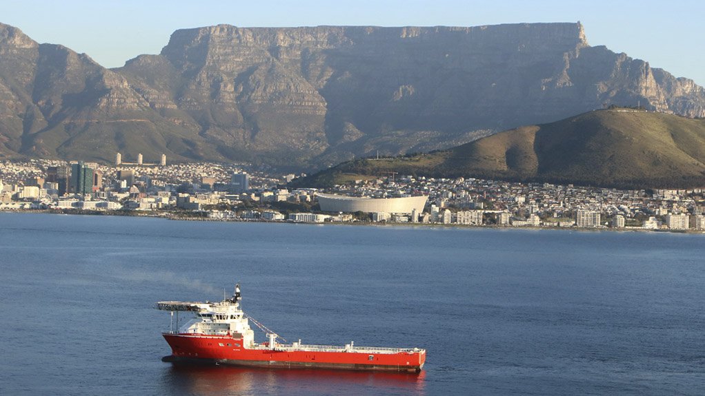MINING VESSEL
The MV SS Nujoma entering Cape Town before the installation of the dynamic scrubber system
