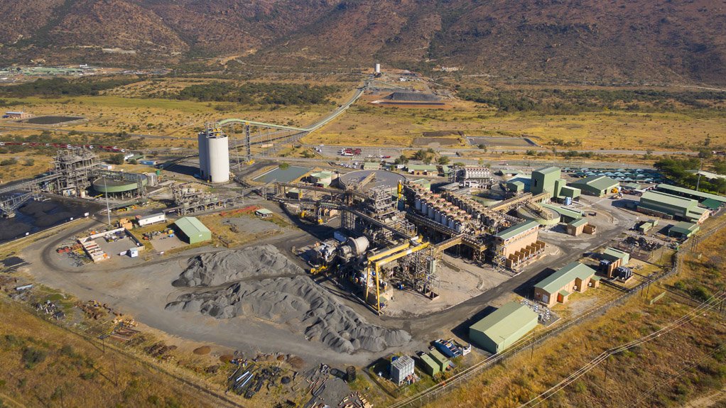 PLEASING PRODUCTION
Year-on-year production at the Two Rivers mine has consistently improved over the past five years, from about 300 000 oz in 2011 to 400 722 oz in 2016

