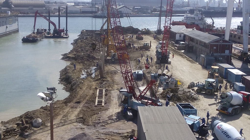 OVERCOMING CHALLENGES
On-site dredging and piling in progress 
