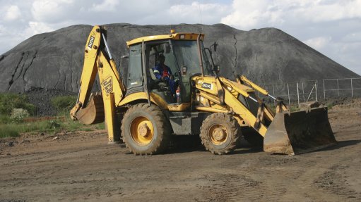 INCREASING COMPLEXITY
Heavy-duty machinery and equipment in the mining sector are becoming more complex and require the highest levels of professionalism from operators and servicing technicians