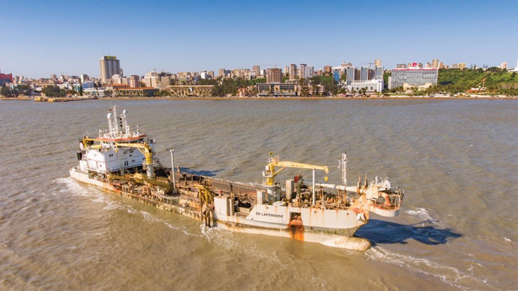 Dredging operations at the Maputo port