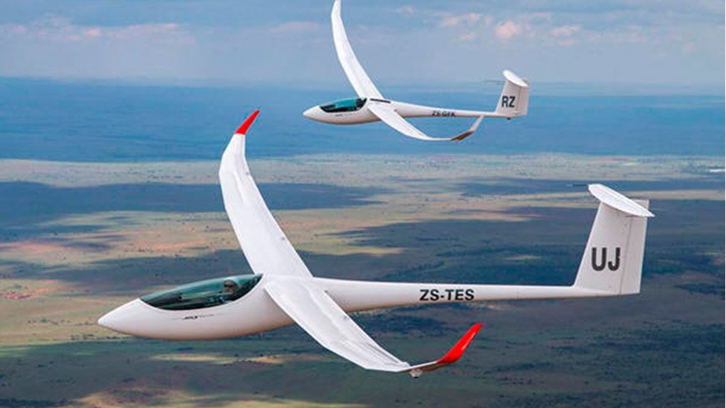 Jonker Sailplanes’ new JS3 is smaller than previous models, weighing 266 kg and reaching speeds of 290 km/h
