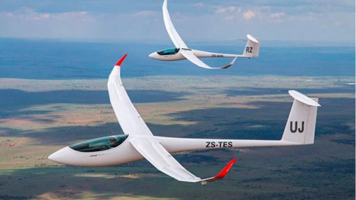 Potchefstroom brothers continue aviation development with launch of new glider