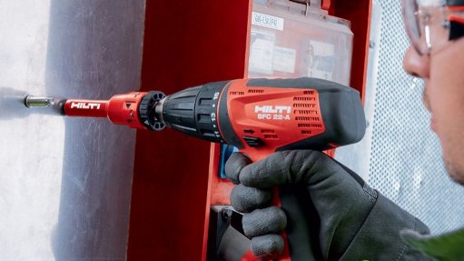 THE HILTI THREADED STUD S-BT
A cost-effective solution for fastening onto steel in mildly and highly corrosive environments
