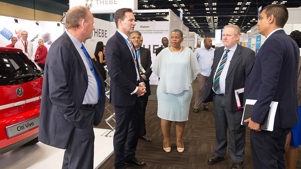 Naacam president Dave Coffey, Volkswagen Group South Africa MD Thomas Schäfer, Ethekwini Mayor Zandile Gumede, Trade and Industry Minister Dr Rob Davies and Naacam executive director Renai Moothilal at the Naacam Show