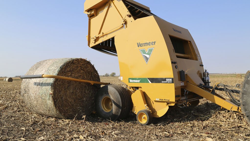 BALE MAKER
Agricultural equipment from Vermeer has been used to create hay bales in the Free State
