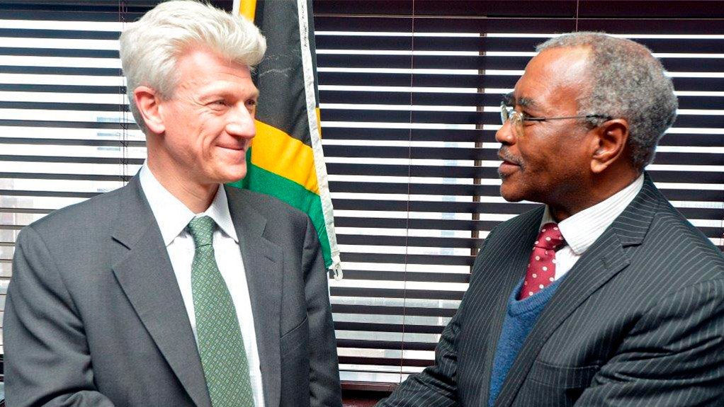 IMF Mission Chief Paolo Mauro and KZN Premier Willies Mchunu