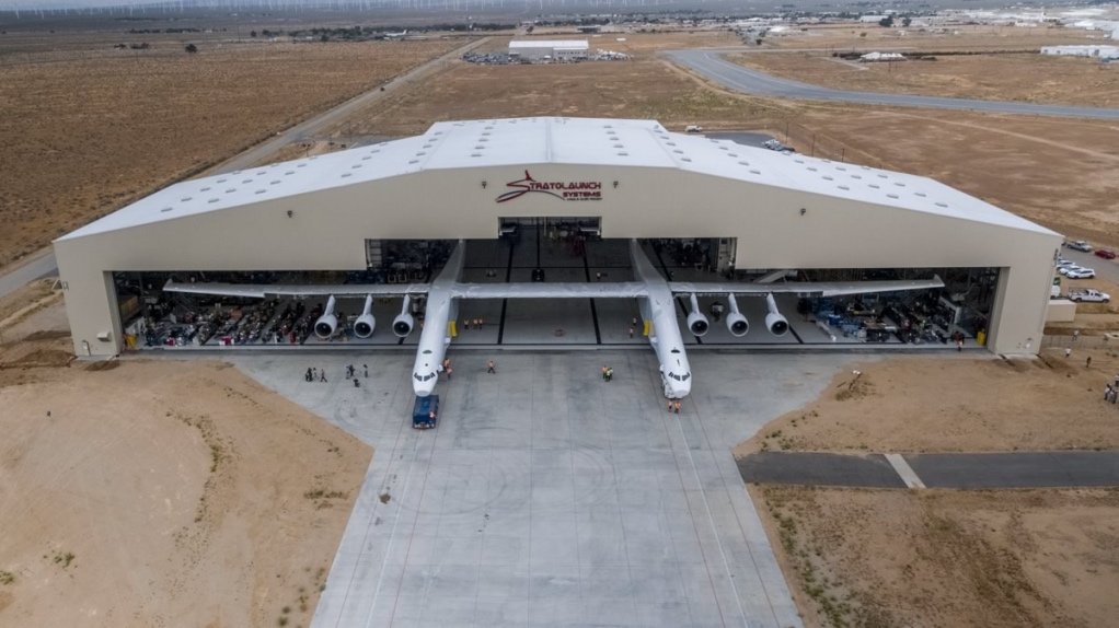 WORLD RECORD
The Stratolaunch has a wingspan of 117 m, which is 33 m longer than the six-engined Antonov An-225 Mriya

