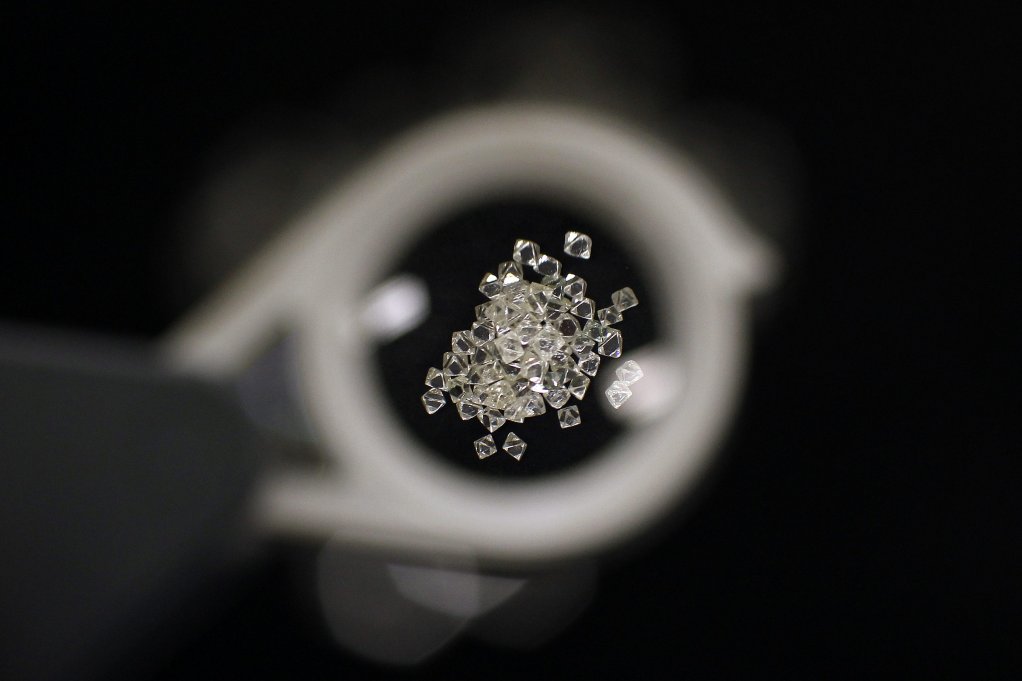 De Beers opens platform for third-party polished diamond sales