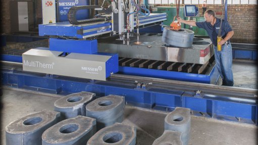 HIGH PROFILE Hydraulic cyclinder components being cut from a 300 mm carbon steel plate at Special Steels