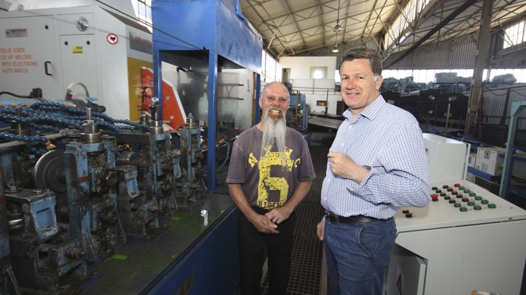 UPGRADED SOLUTIONS Pictured is Jan Botha (left), CE Mobility manager Rodney Outram where Elquip Solutions installed and supplied CE mobility with a Unitherm solid state welder 