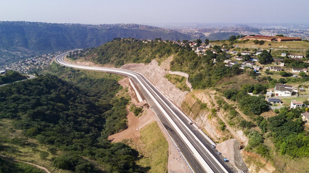 CHALLENGE ACCEPTED
The design of MR577 was fraught with technical complexity, as the route climbed along the KwaDabeka tributary of the uMngeni river and into New Germany
