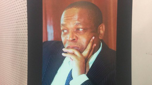 GCIS: Communications Minister honors the late Ronnie Mamoepa