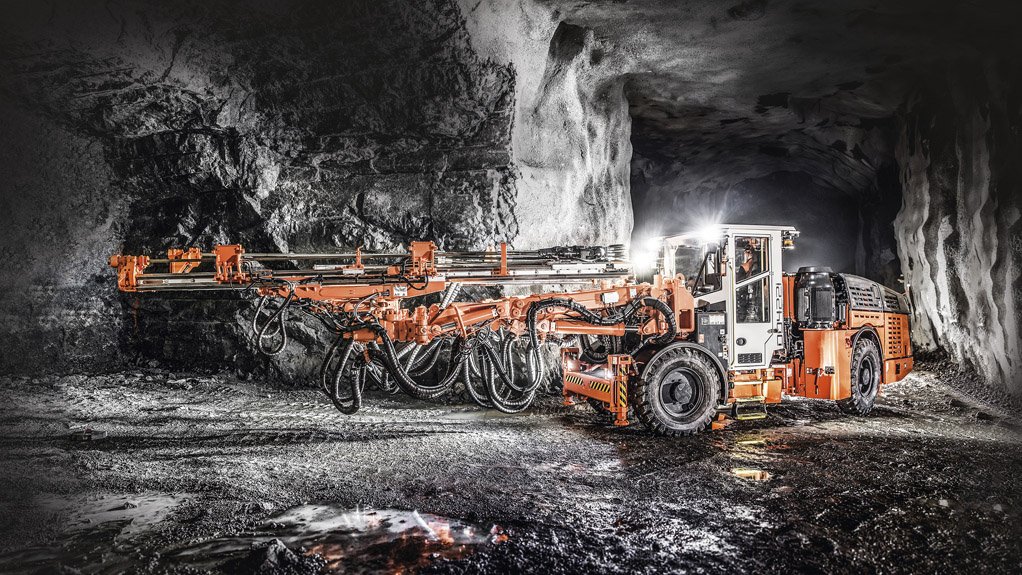 SANDVIK DD422i
The drill rig, which includes bit-navigation and tele-remote tramming readiness, also employs software for blasting optimisation 