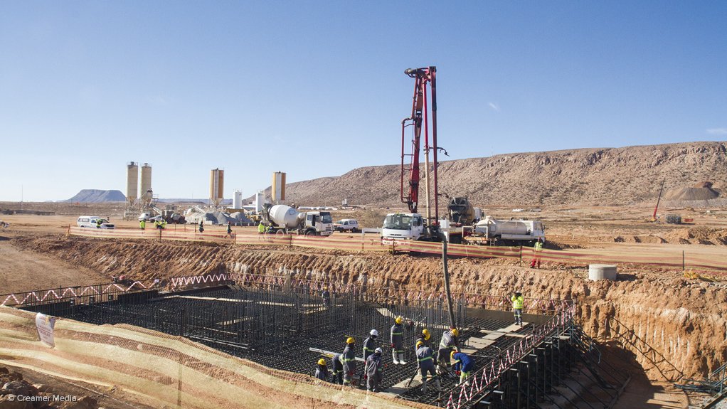 PLANT CONCENTRATION
About 760 m3 of concrete was poured for the raft foundation of the semi-autogenous grinding mill at the concentrator plant at Gamsberg
