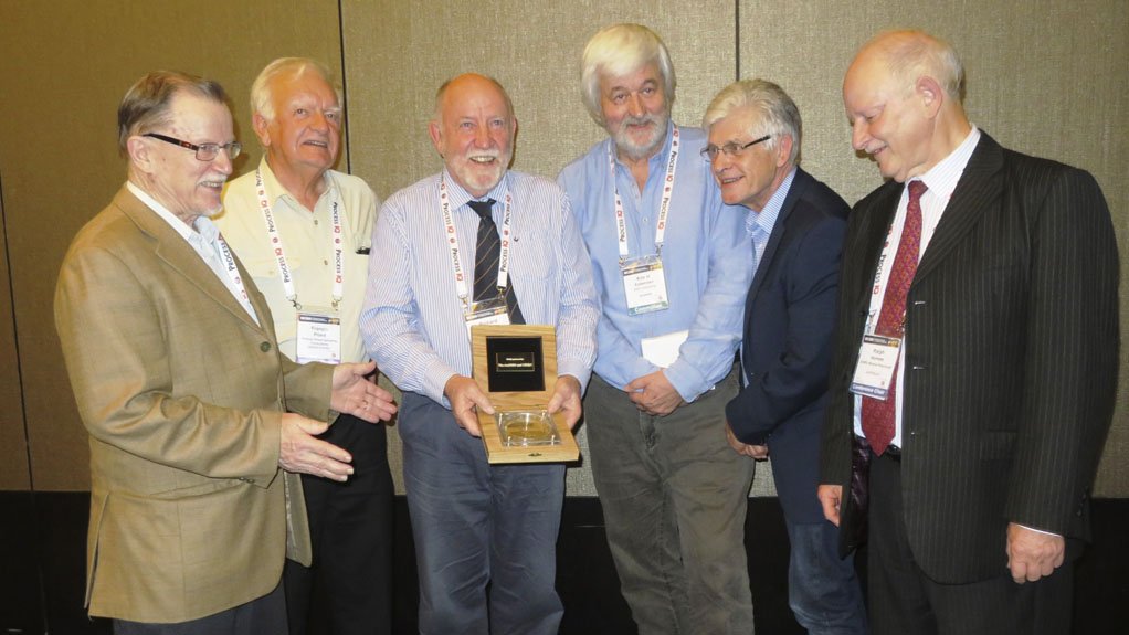 SAMPLING EXCELLENCY
Pierre Maurice Gy Sampling Gold Medal award winners, such as Professor Dick Minnit (centre), receive recognition to excellence in the teaching and application of the theory of sampling
