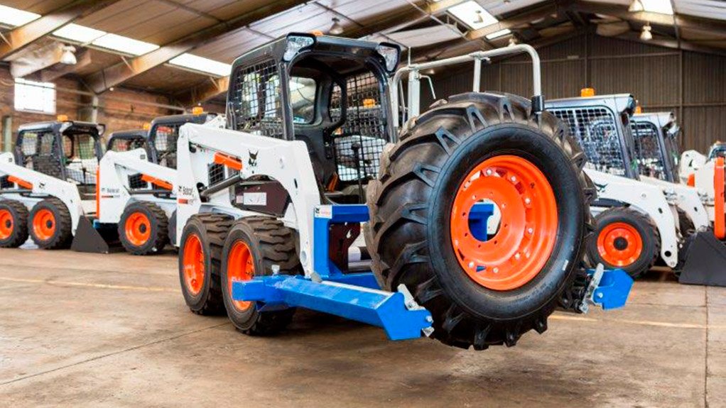 Tyre-handling is safe and easy with the latest Bobcat attachment