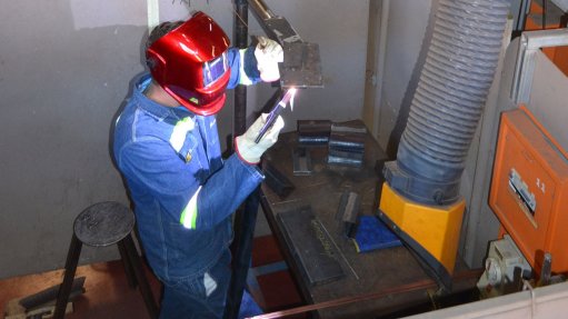 QCTO IN ACTION
A trainee practising his gas-tungsten arc skills in the Southern African Institute of Welding welding school