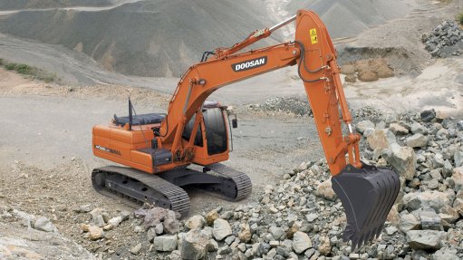 DX225LCA EXCAVATOR The hydraulic excavator’s 21.5 t operating weight is enhanced by new specifications that include a 0.92 m³ bucket capacity