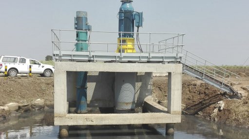 FLOOD MITIGATION
The 1 200 nominal bore (NB) Brehnor Ornel Floodlifter pump on the right, with a smaller 600 NB pump on the left